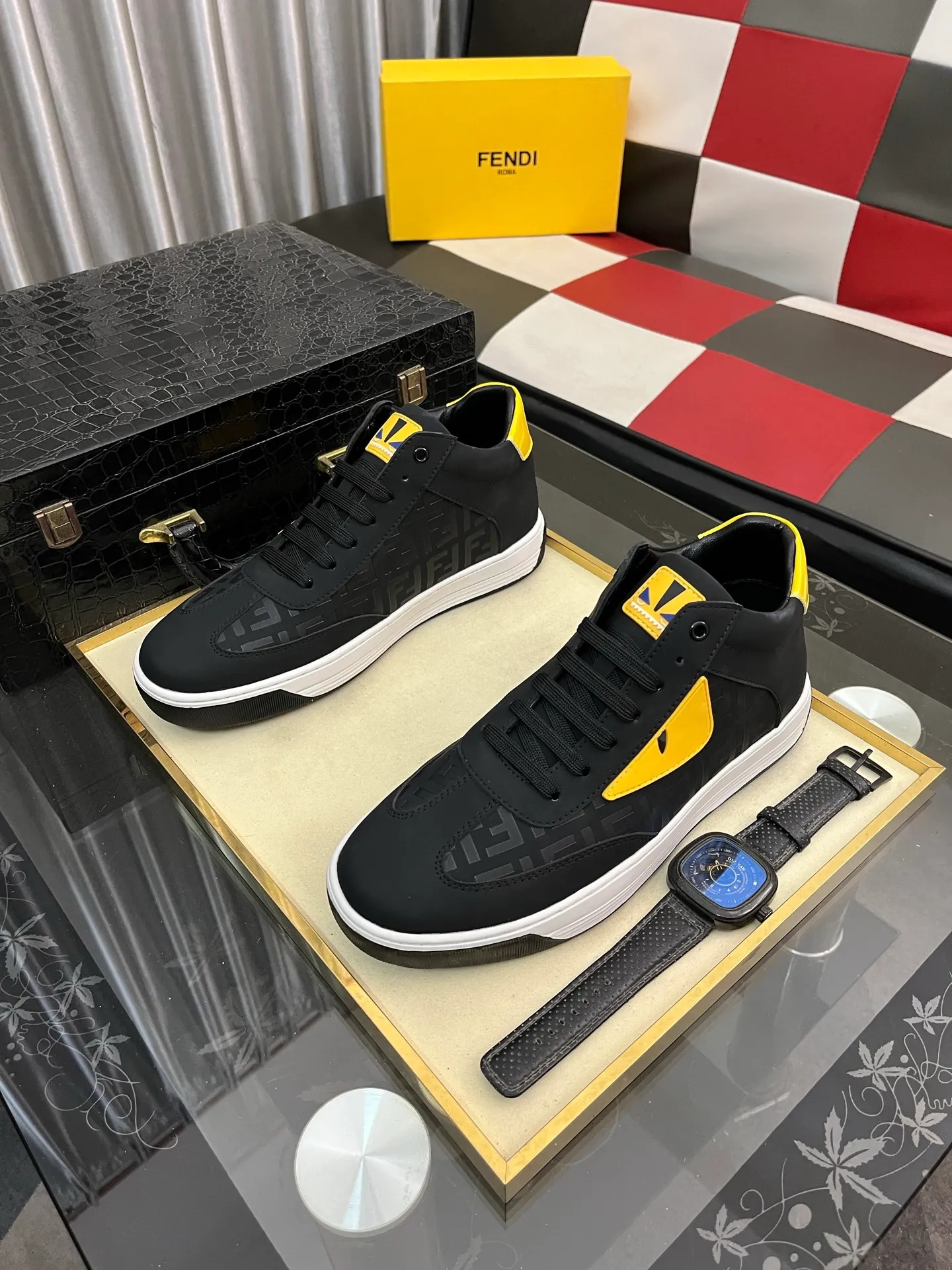 Ex-factory price: 420⌚️⌚️[Fendi] Fendi’s latest casual shoes for men! Available at counters simultaneously! A one-to-one replica of the original. The surface is made entirely of imported first-layer calfskin with crocodile pattern, the interior is made of first-layer water-dyed cowhide, and the original factory-supplied rubber outsole. Leading new fashion concepts. Matching code: 38-442️⃣Colors available